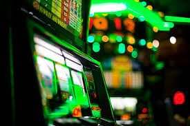 mmkjlil အက်ပ် မိုဘိုင်းဖုန်းပေါ်တွင် Sportsbook ကစားနေသောမြင်ကွင်း
